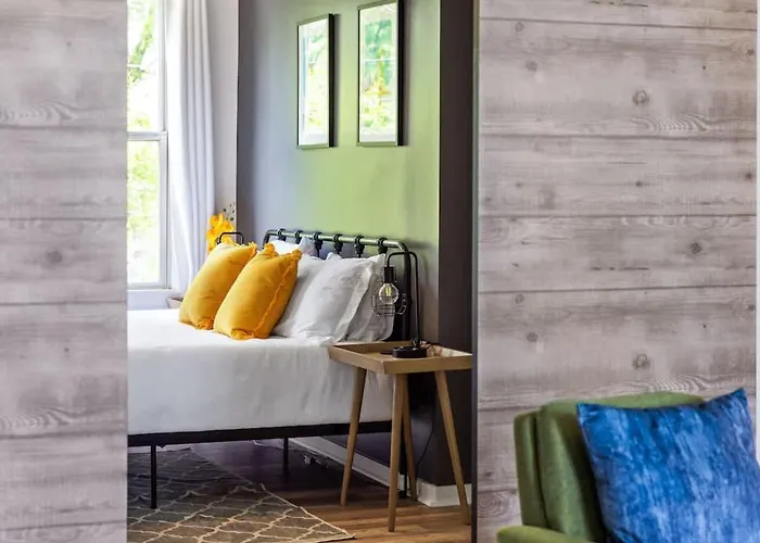 Apartment King Bed Retreat W Hot Tub