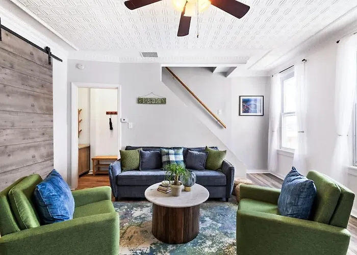 Apartment King Bed Retreat W Hot Tub Pittsburgh