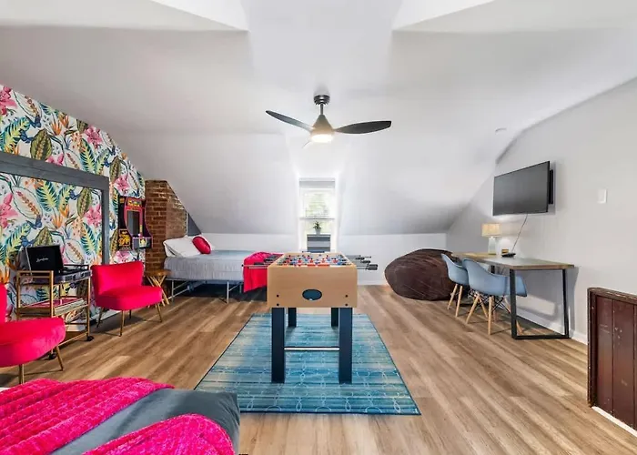 Apartment King Bed Retreat W Hot Tub Pittsburgh